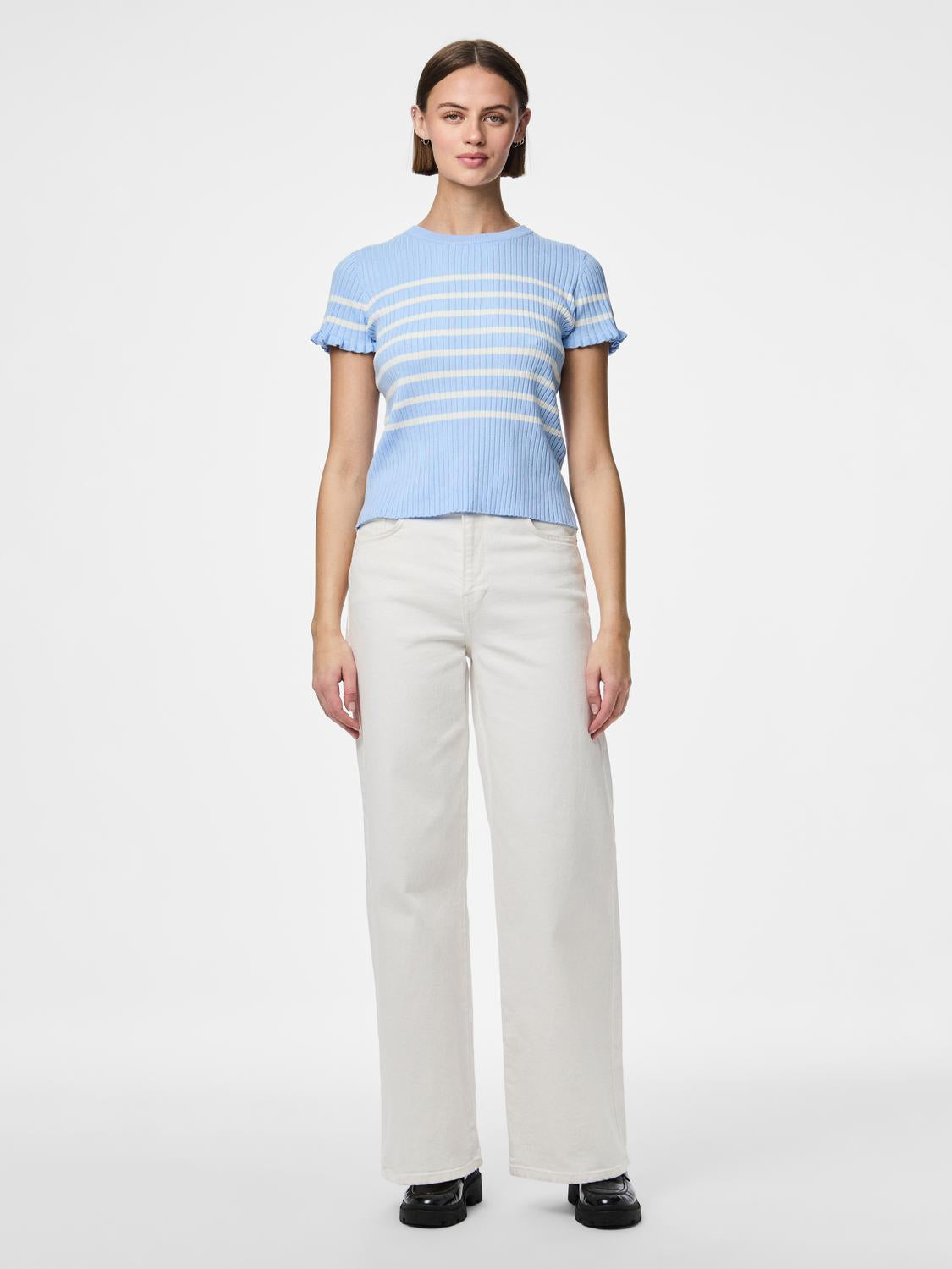 model_shot-front_full